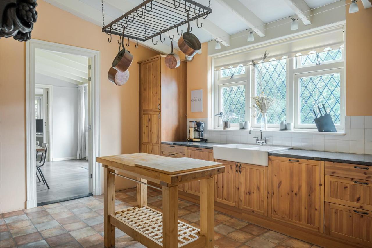Beautiful English Villa With Hottub Zuidwolde  Eksteriør billede